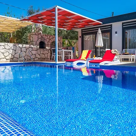 Yagmur Uezuemlue Villa *
